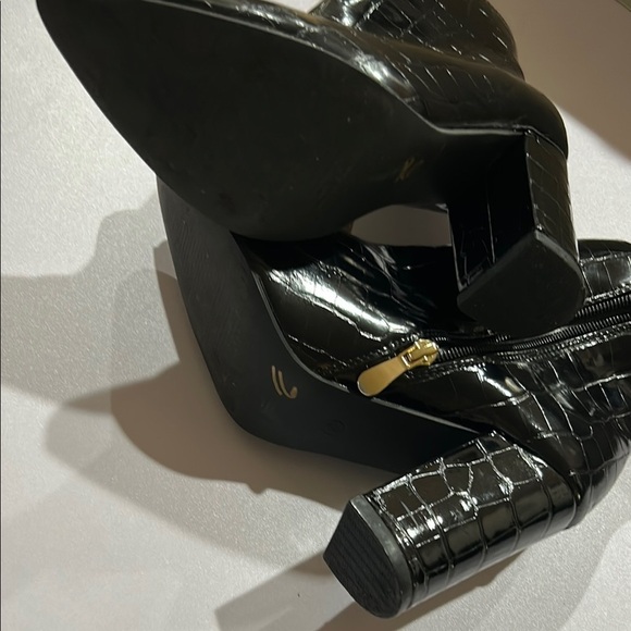 Lulus Black Croc-Embossed new Ankle Boots with side zipper and gold metal zipper - Picture 5 of 5